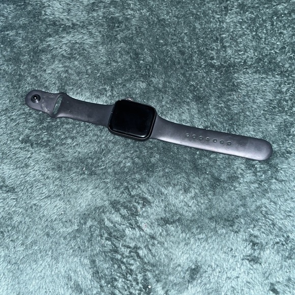 Apple Watch 5 generation 34 GB like new - Picture 3 of 3